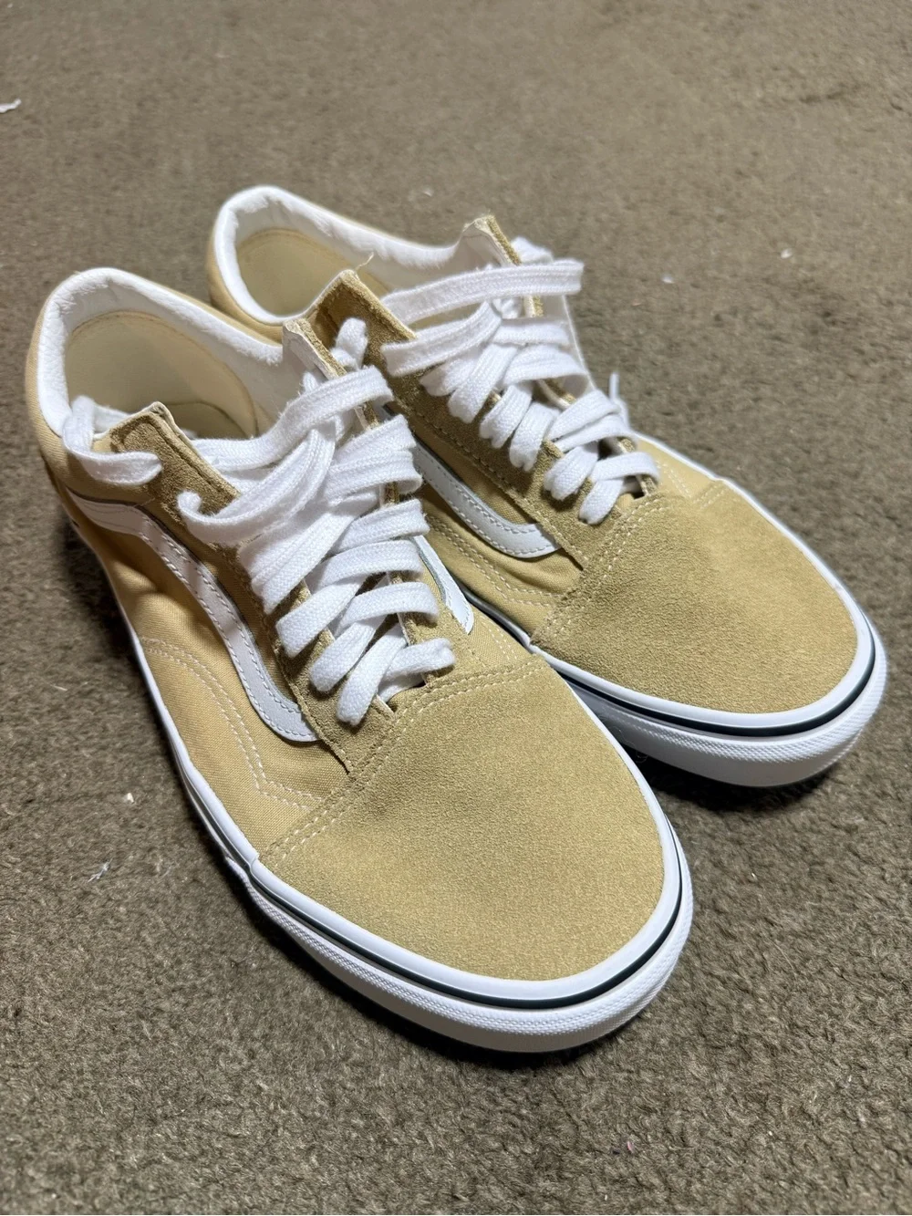 Vans Low-Top Sneakers in Tan and White